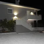 לינה וארוחת בוקר Flyingaway