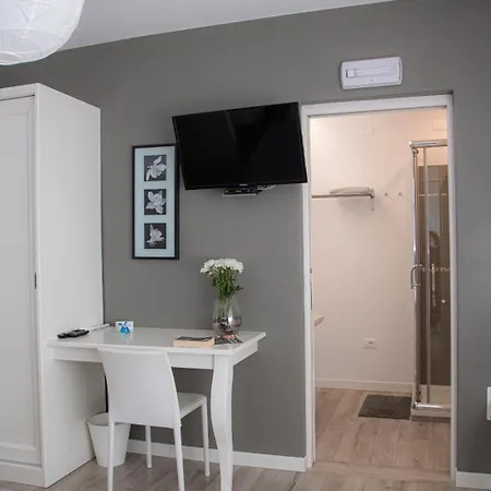 Flyingaway Bed & Breakfast 4*