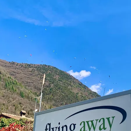 Flyingaway Panzió 4*