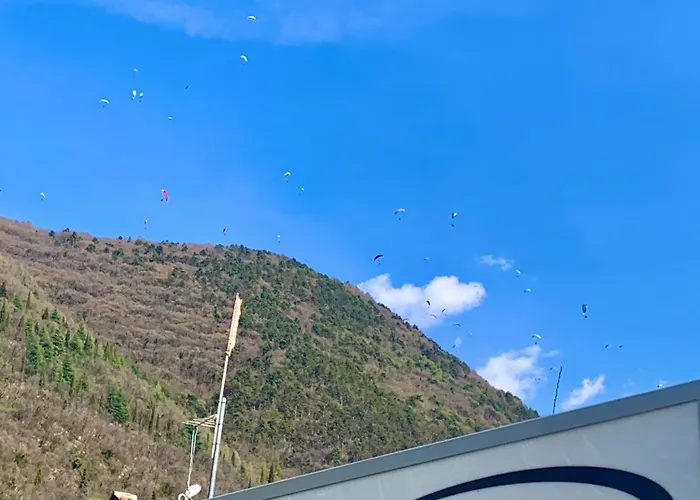 Flyingaway Oda ve Kahvaltı 4*