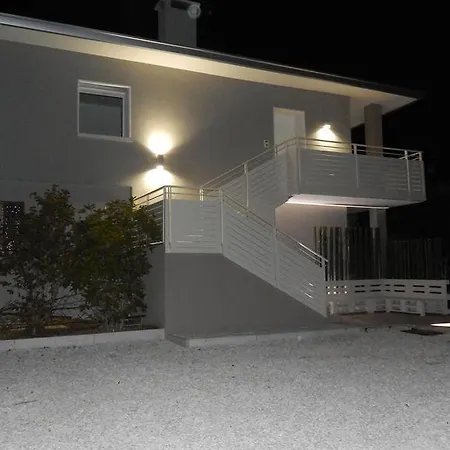 Bed & Breakfast Flyingaway